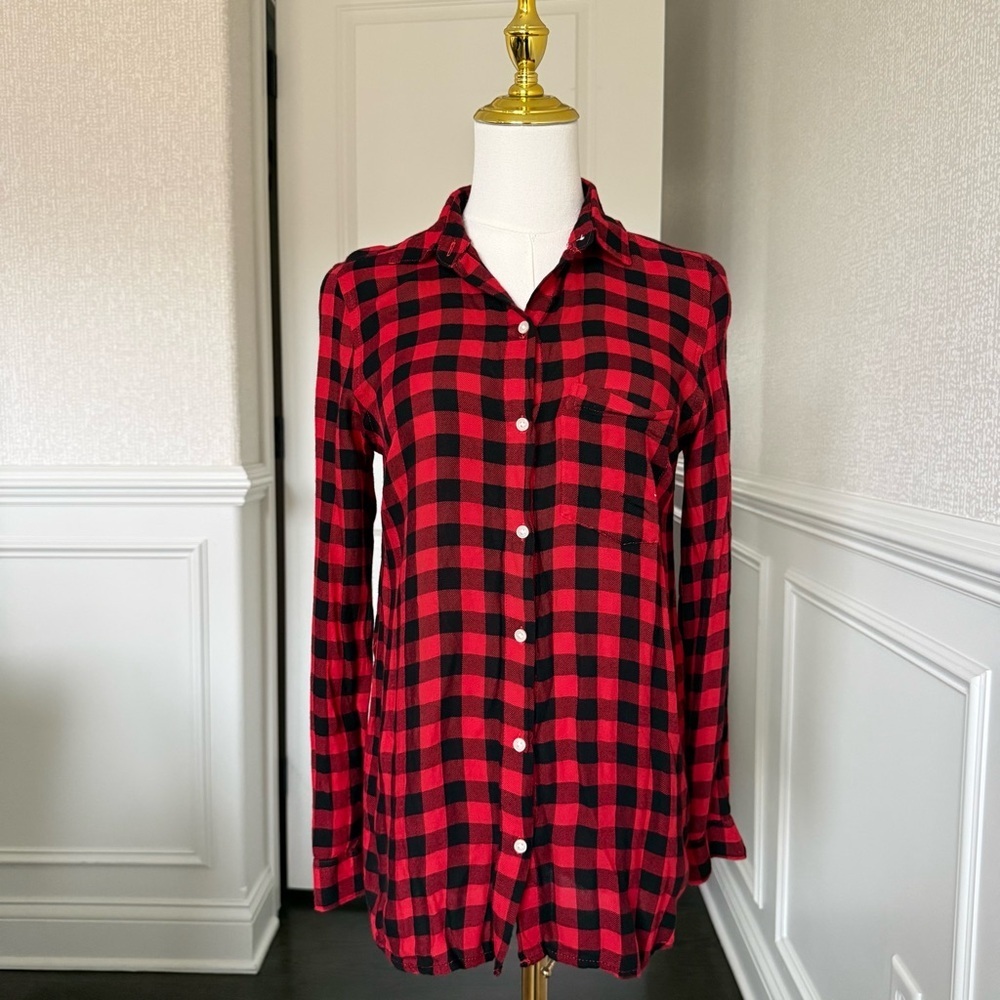 Old Navy Red and Black Plaid Button Down Women's Shirt